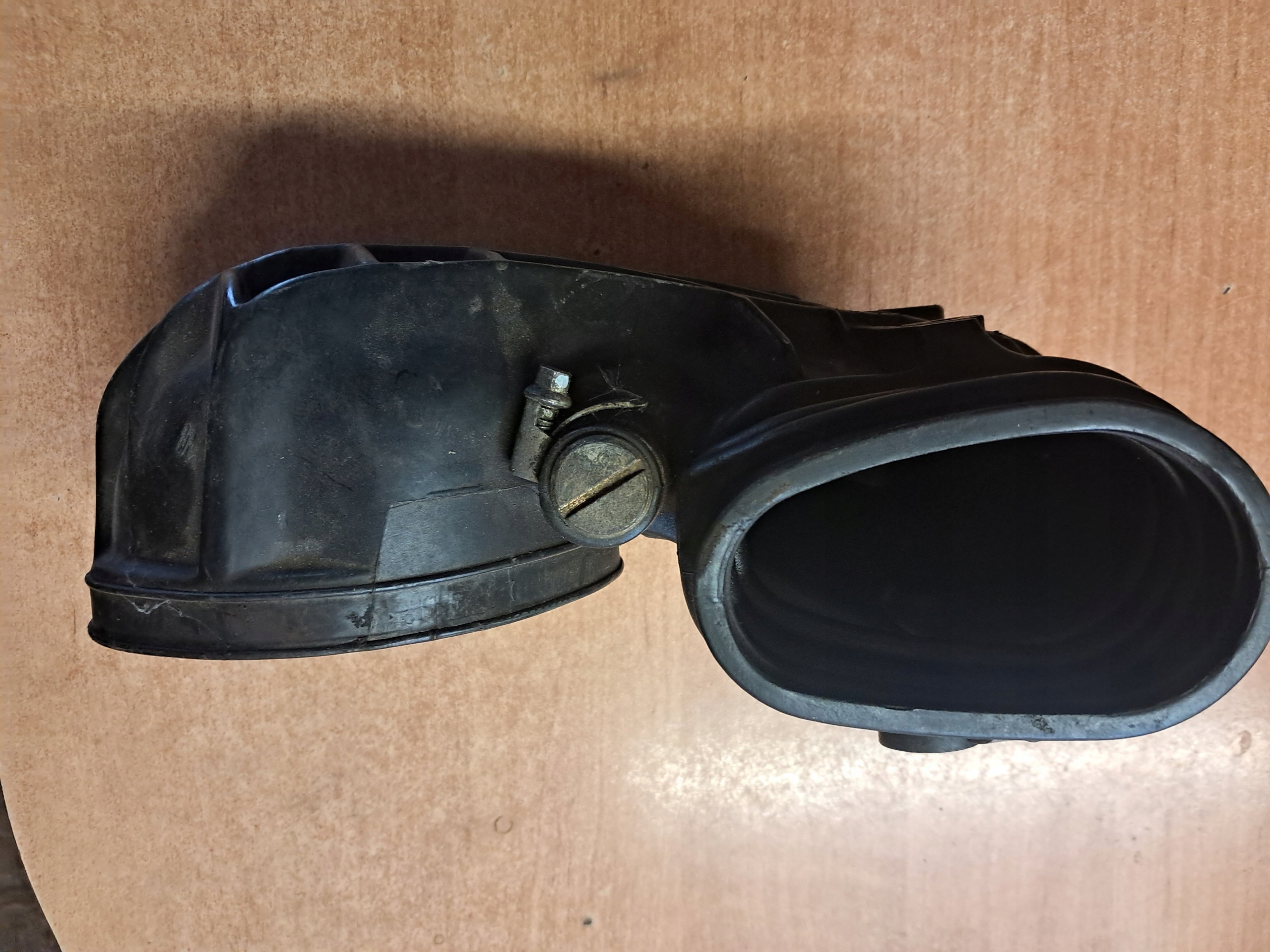 air hose AUDI 80 90 2,3 034133357D