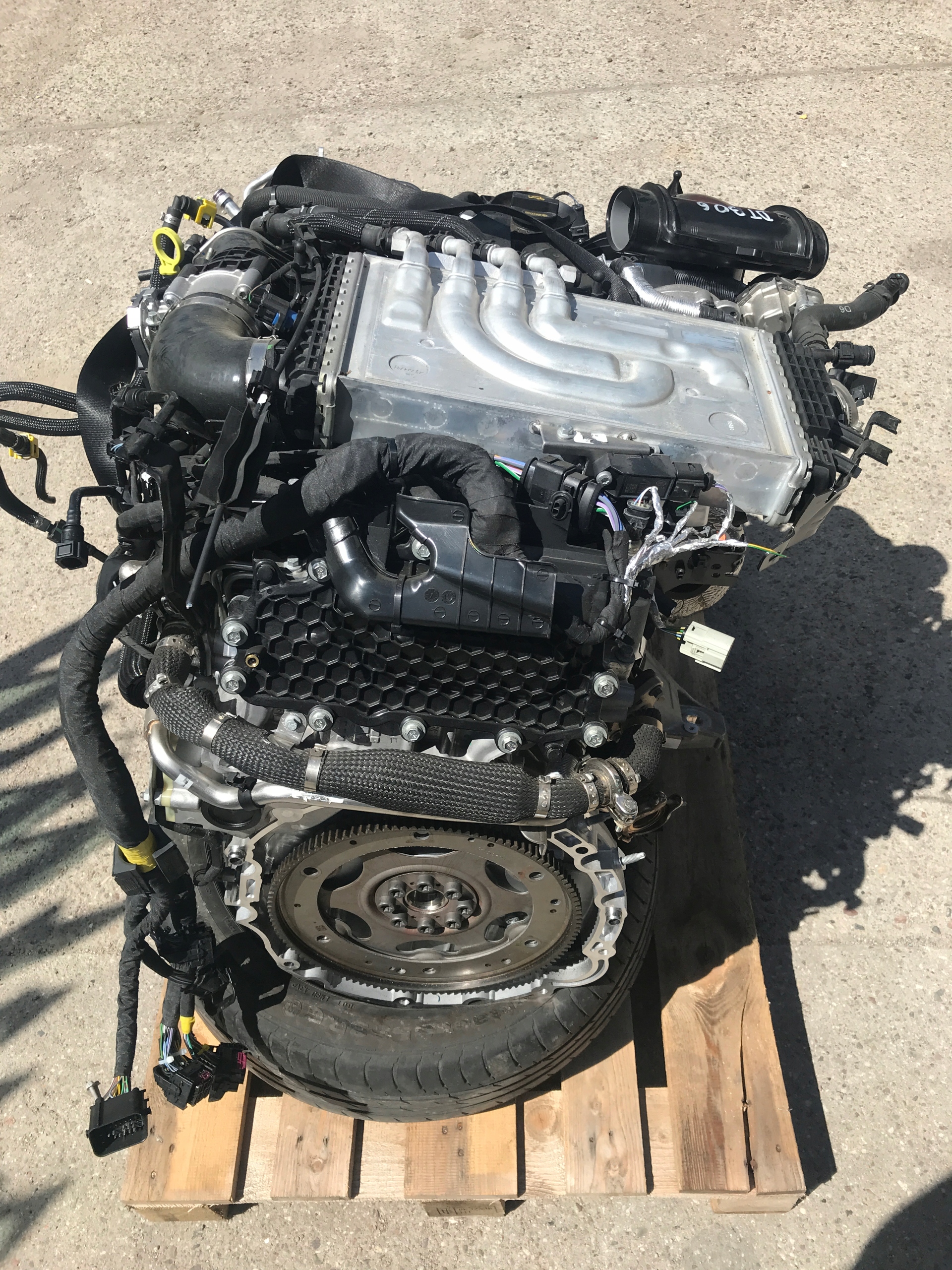 SILNIK RANGE ROVER SPORT VOGUE 3.0 DT306 KOMPLETNY Producent części Land Rover OE