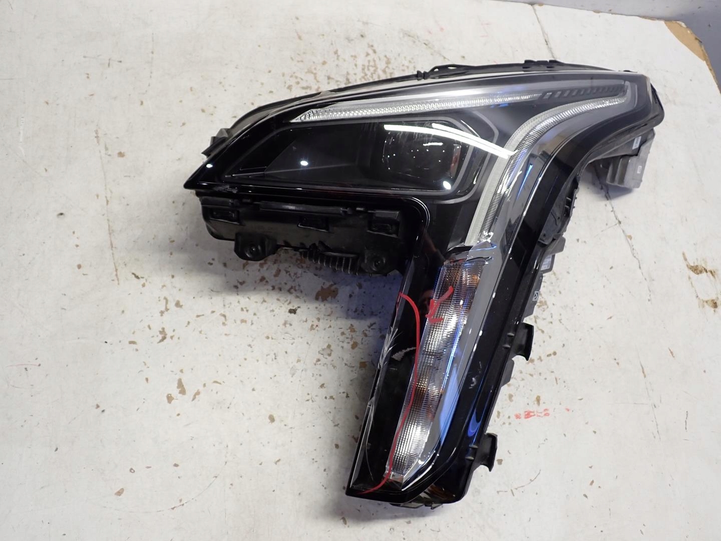 light front front left CADILLAC XT4 2019- FULL LED 126100157524