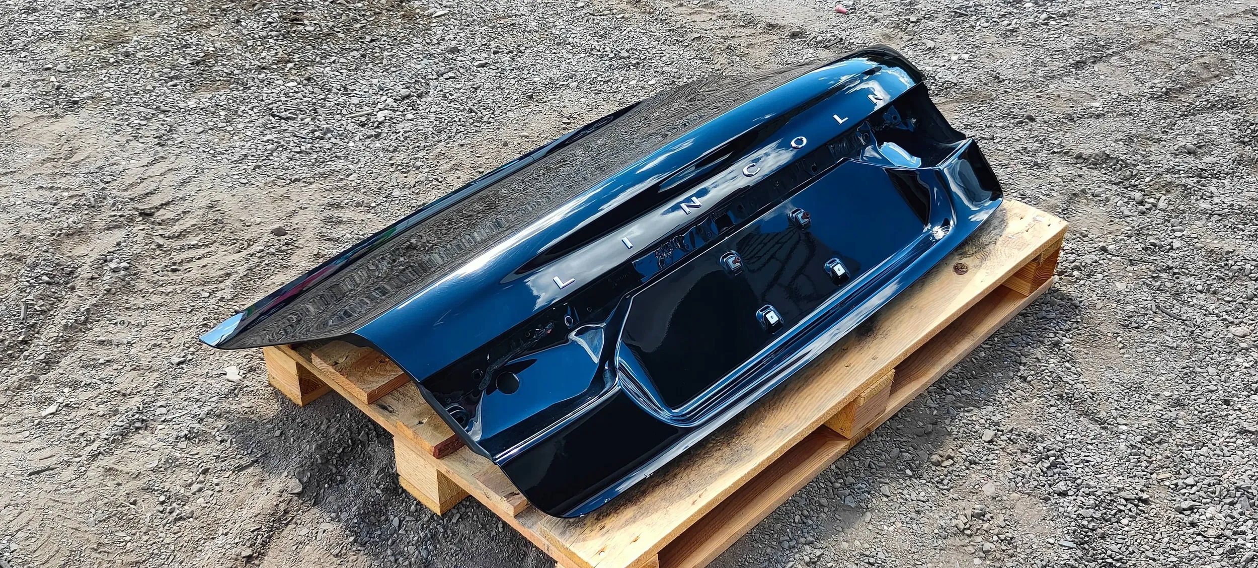 trunk door cover boot rear part Lincoln Continental 2017