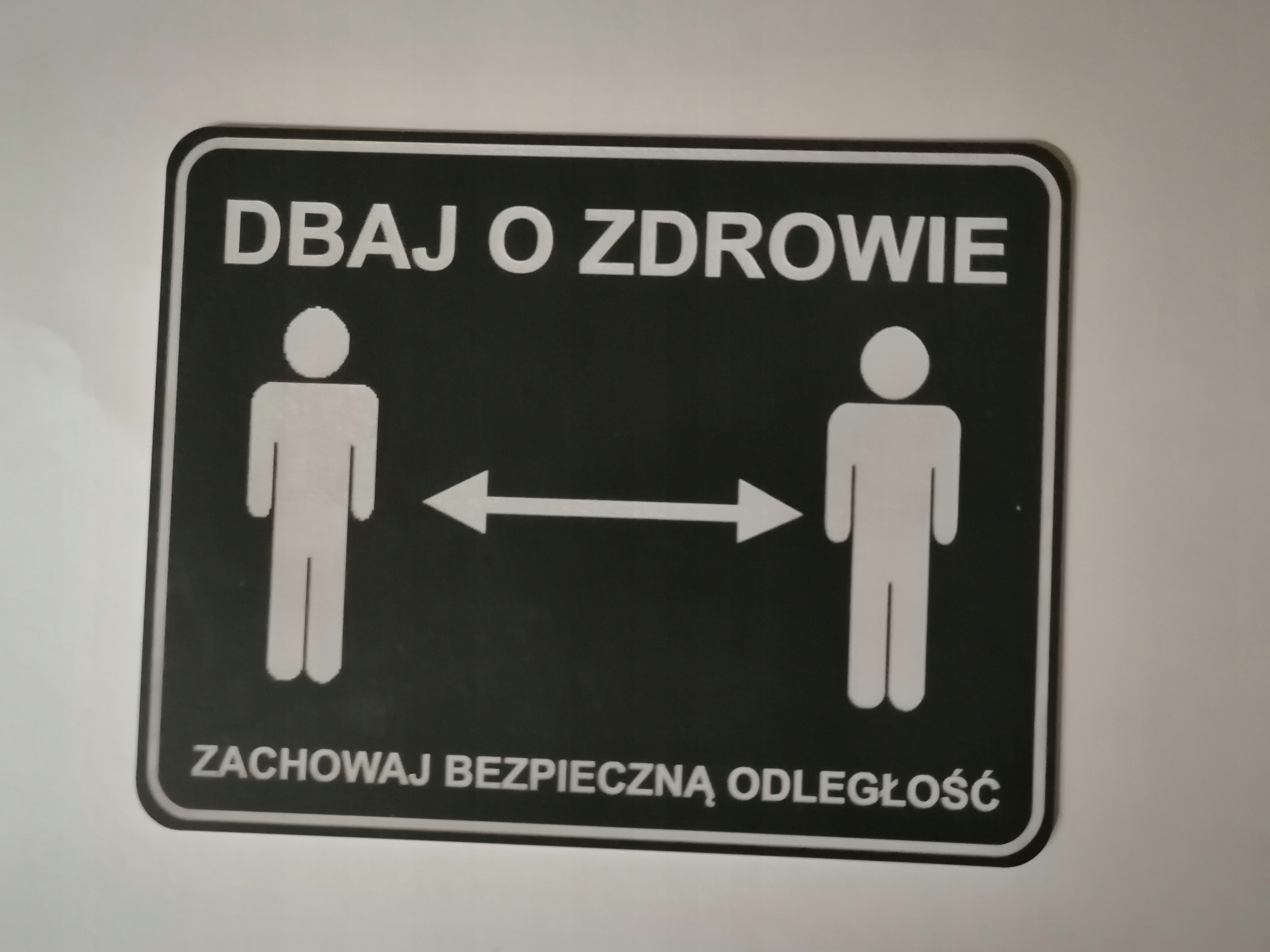 Tabliczka zachowaj odstęp, dbaj o zdrowie Marka Laser