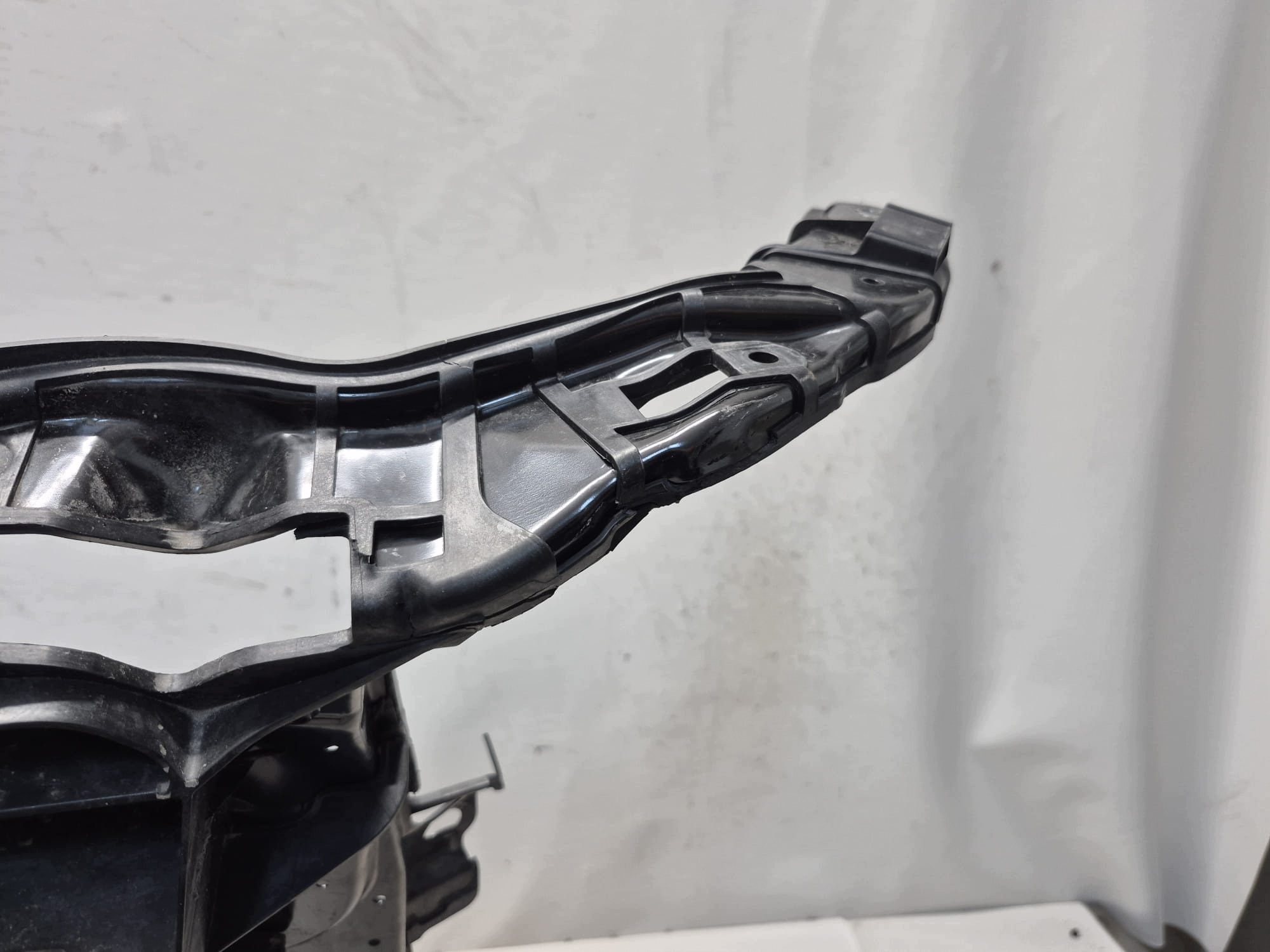 AUDI Q5 III 8MA 24- front body wall front pillar iron 8MA805594