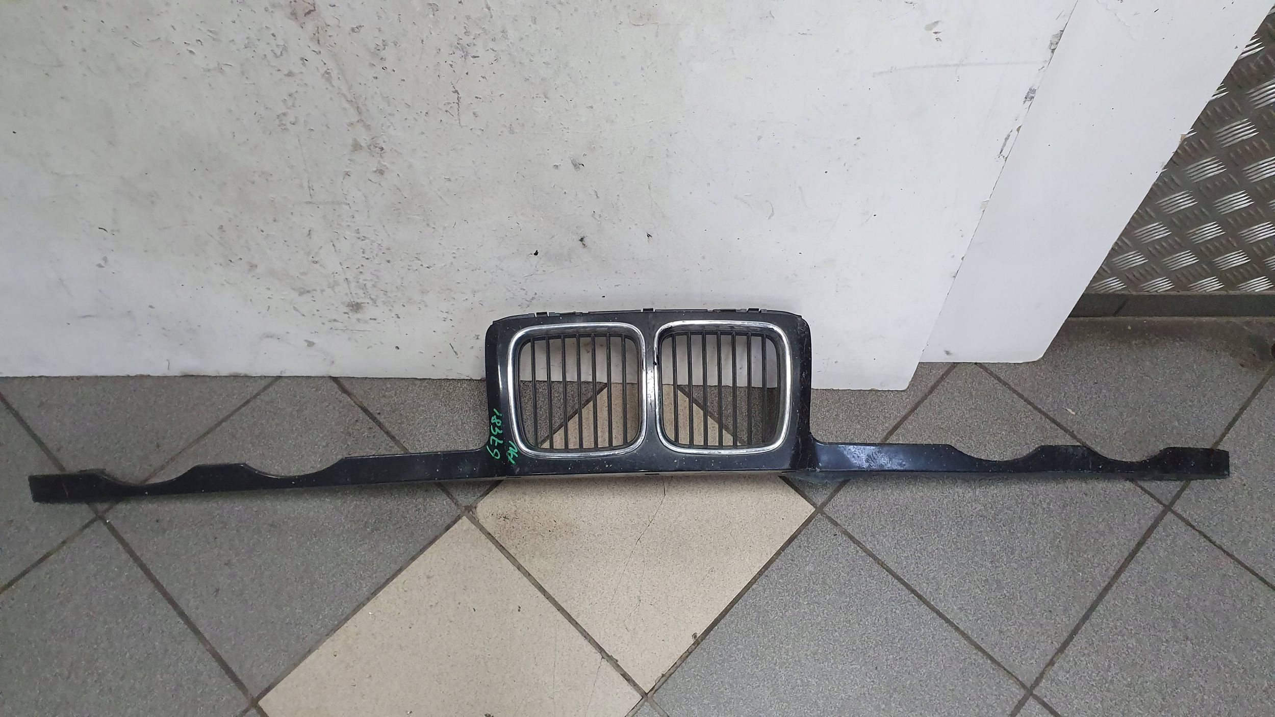 grill grille 51331973825 BMW E34 93