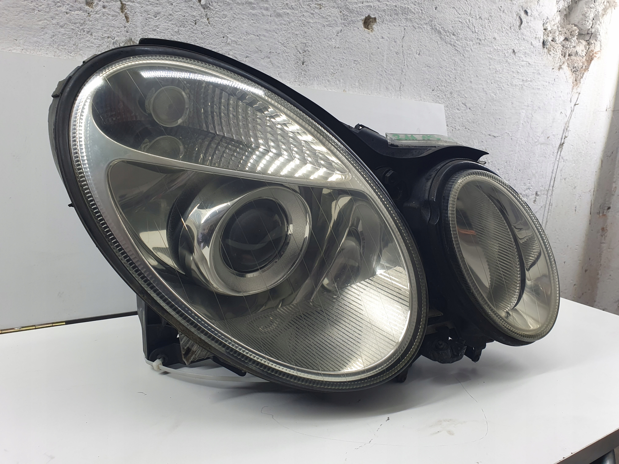 Mercedes E klasa 211 W211 02-06 light right front front Xenon non-setting