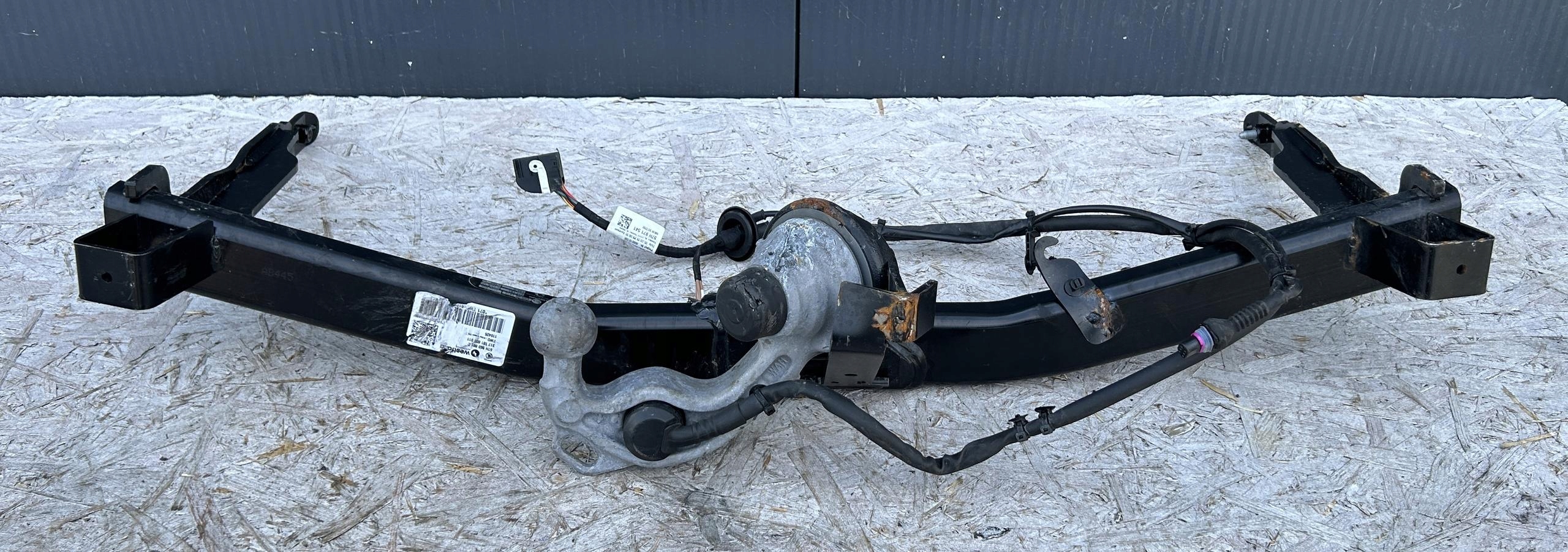 tow original SKODA KODIAQ II 57H803881C