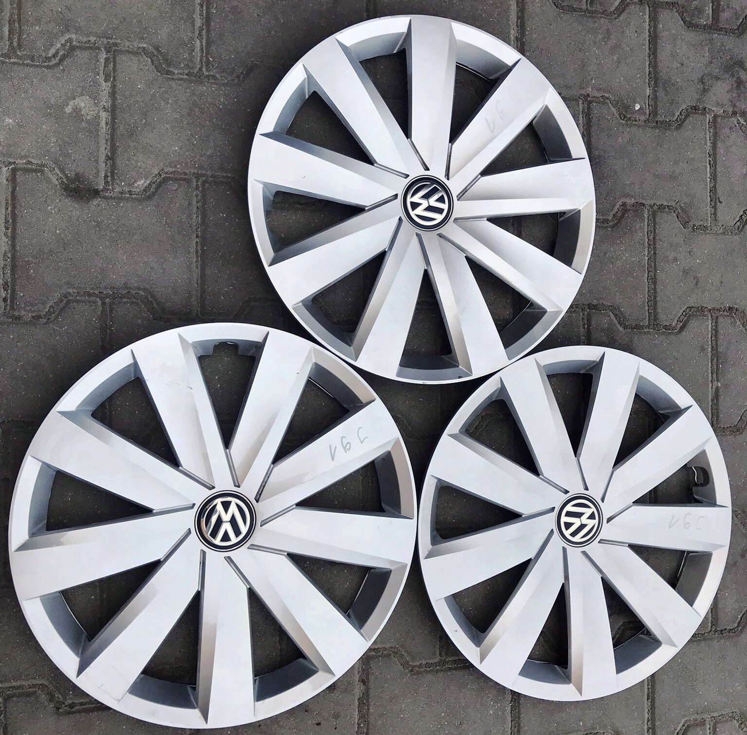 Оригинальные колпаки VW PASSAT GOLF R16 3G0601147