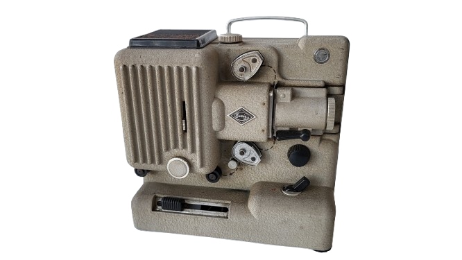 STARY ZABYTKOWY PROJEKTOR FILMOWY EUMIG WIEN P8 STAN DOBRY GWR