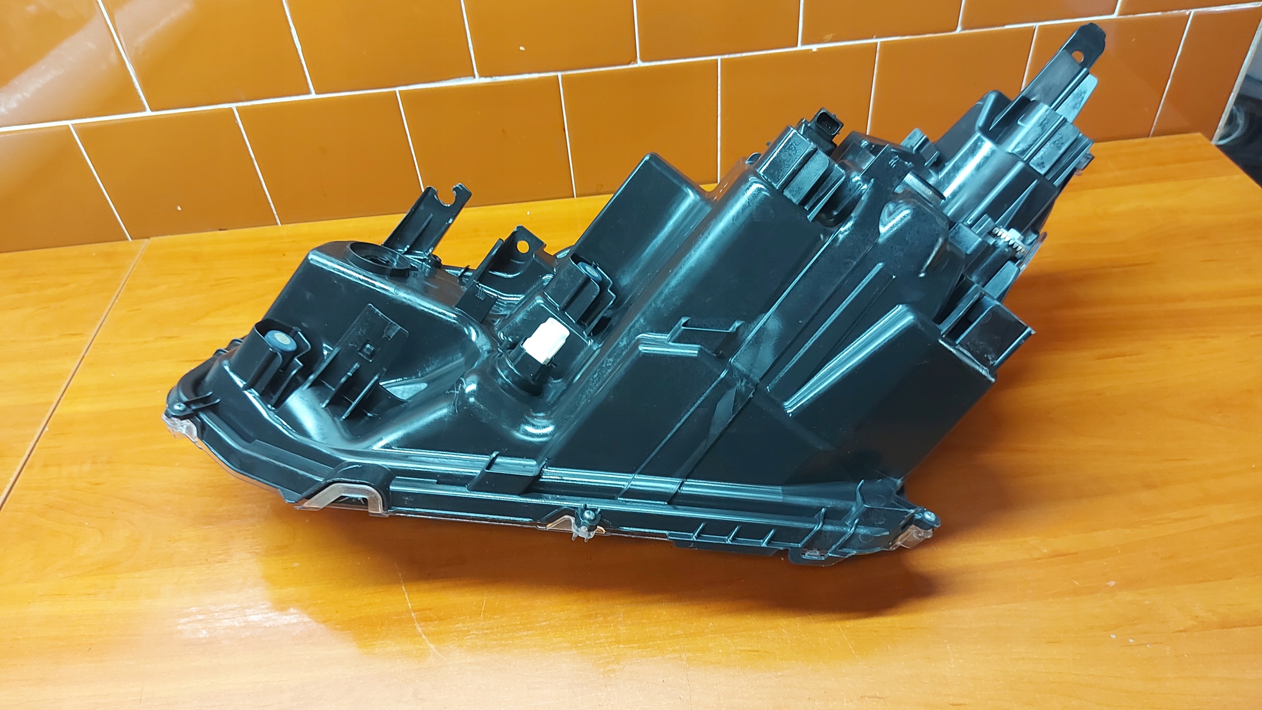 REFLEKTOR light right right front TOYOTA YARIS CROSS 20