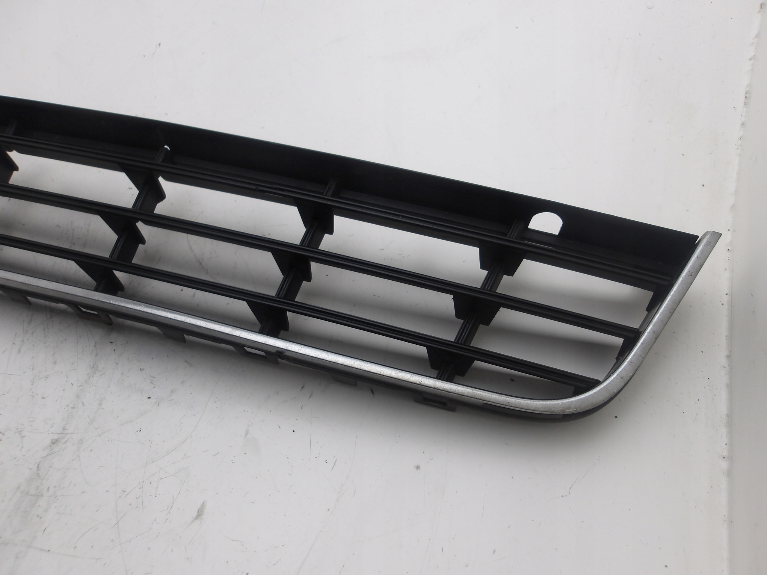 VW PASSAT B6 05-10 grid of a bumper front front CHROM 3C0853677