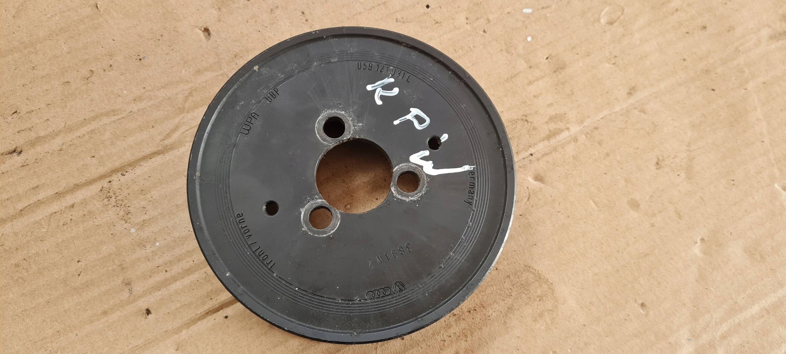 A6 C6 LIFT Puleggia POMPY d’acqua 3.0 TDI 059121031L A4 B8 A5