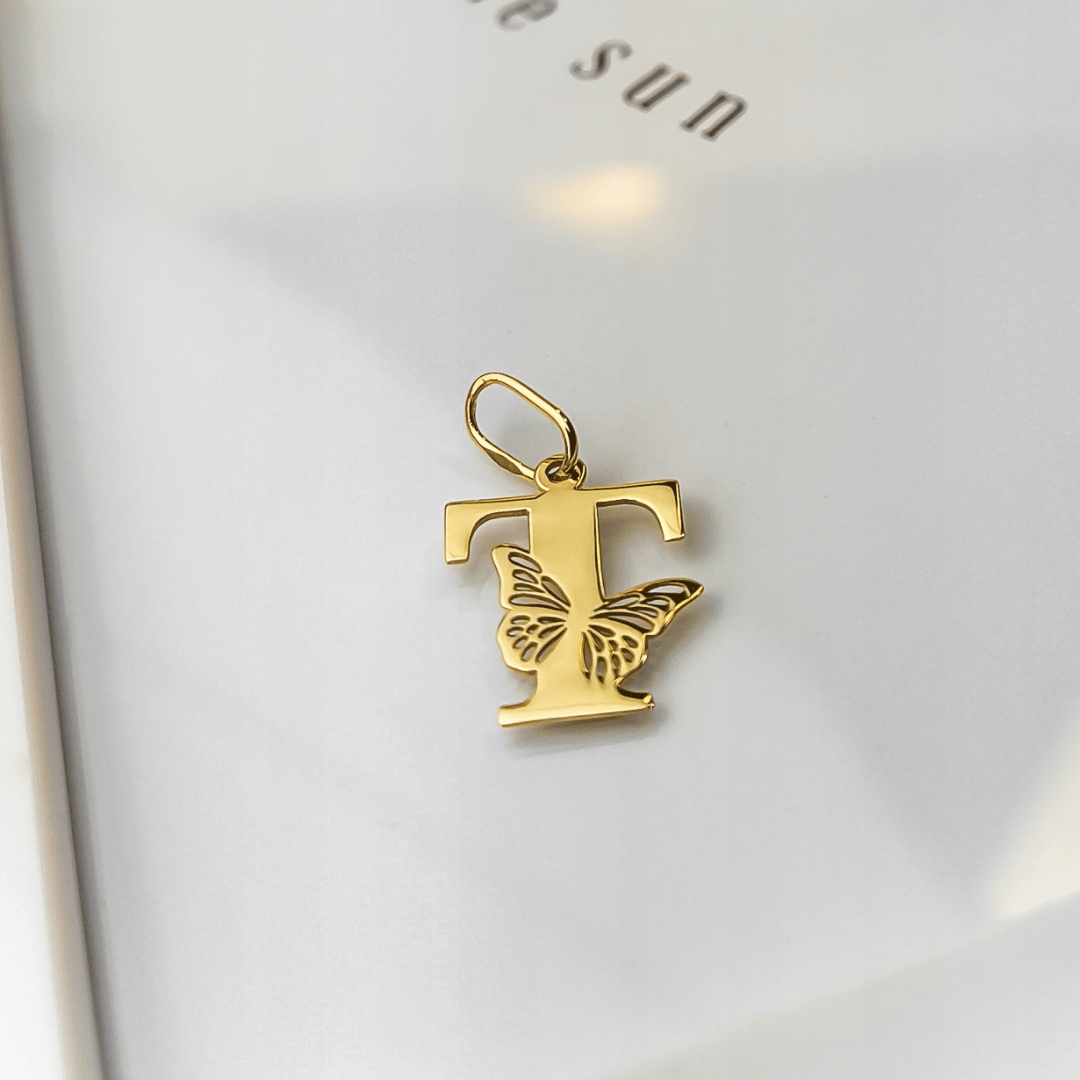 Zlatý přívěsek písmenko T s motýlem pr.585