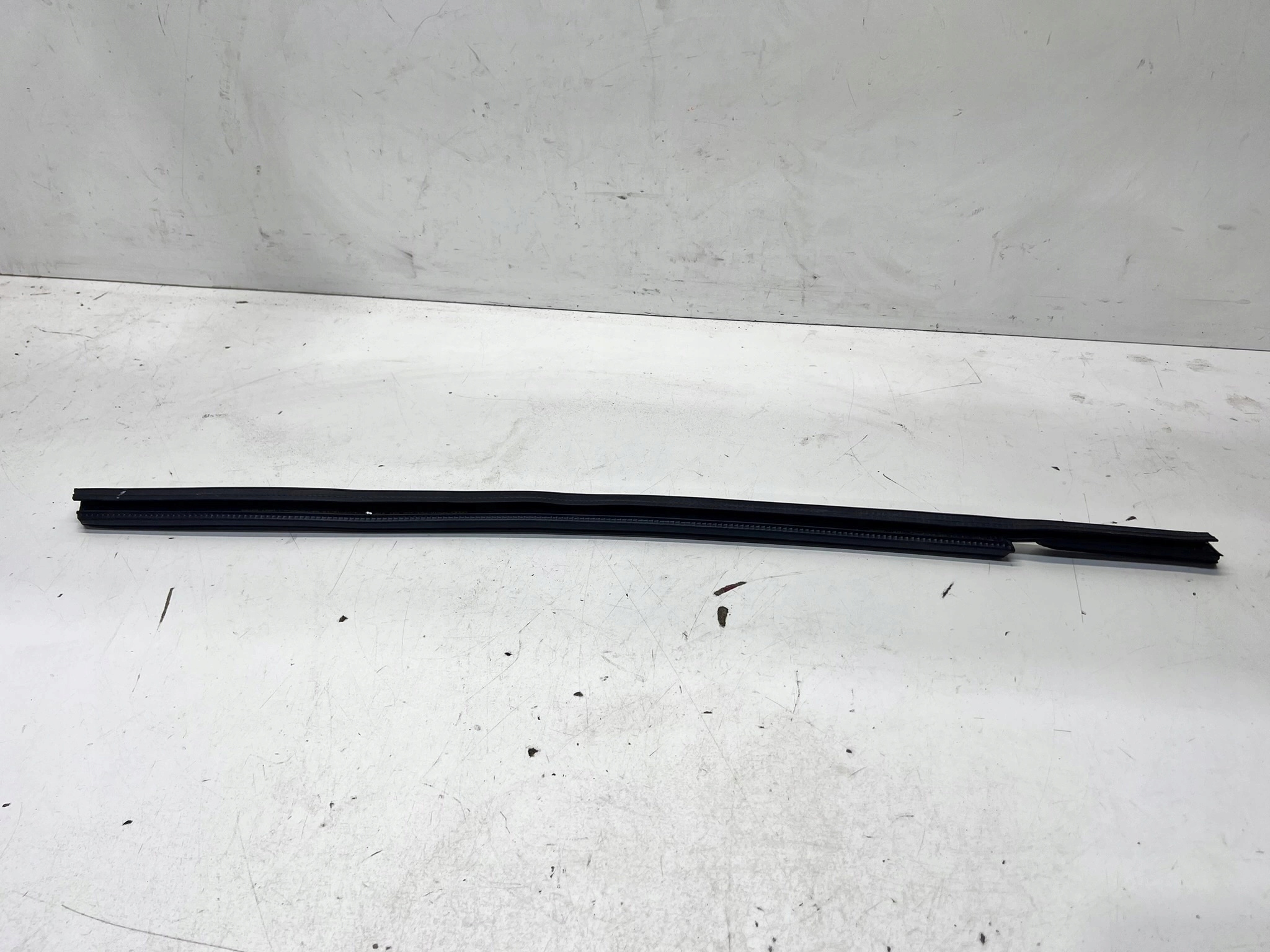 moulding dust windows left front AUDI Q7 4M 4M0837479