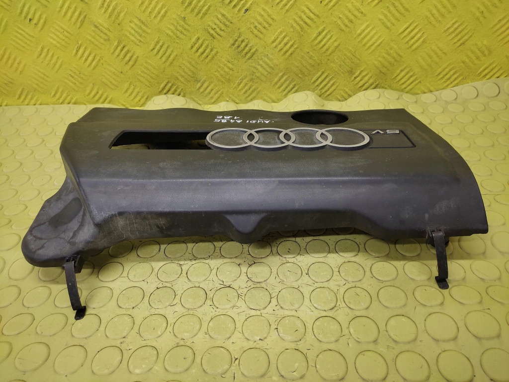 AUDI A4 B5 1.8 motor cover 058103724C