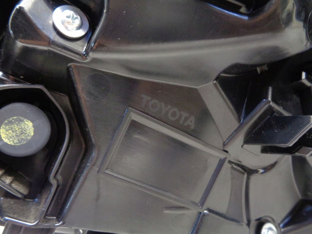 TOYOTA YARIS IV 4 20- light rear left