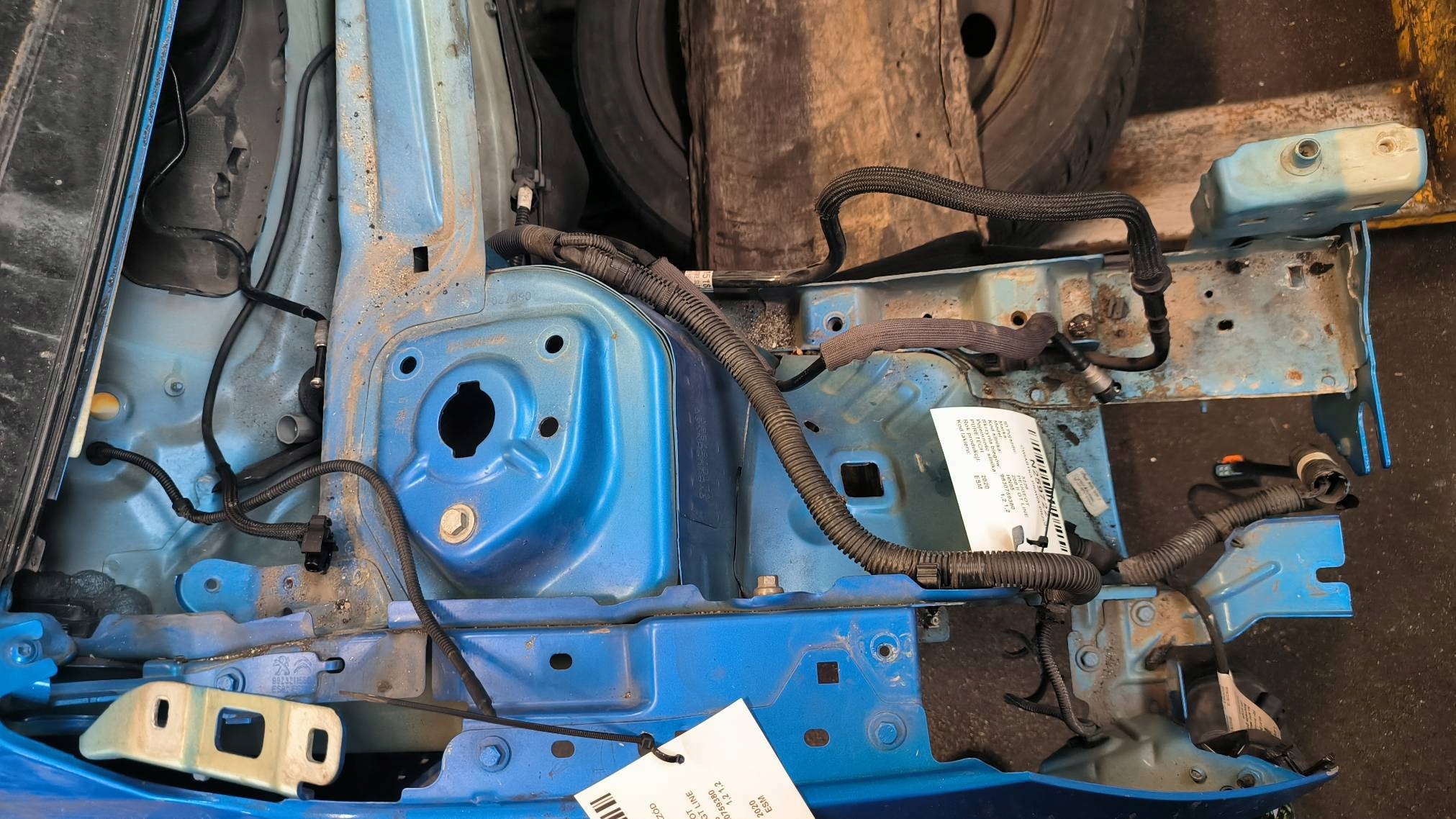 quarter right front ESM PEUGEOT 208 II GT LINE