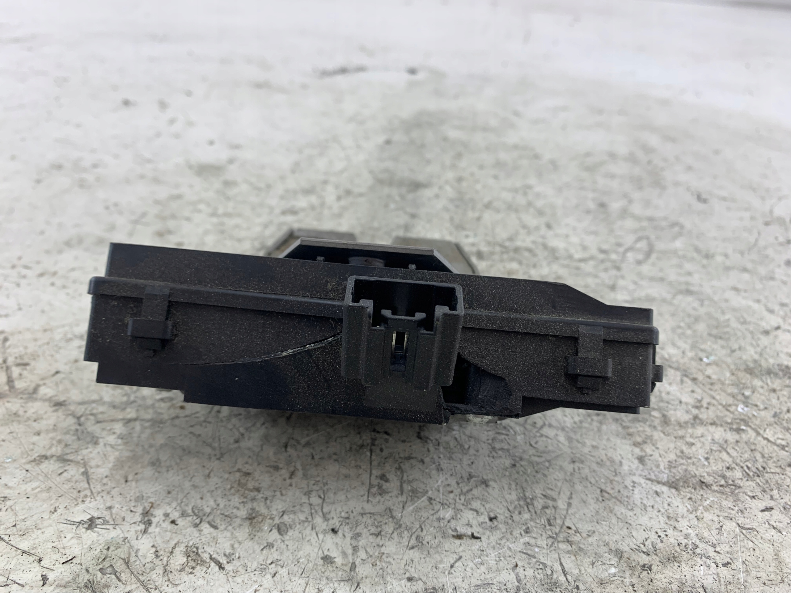 VOLVO V50 and lock bonnet boot