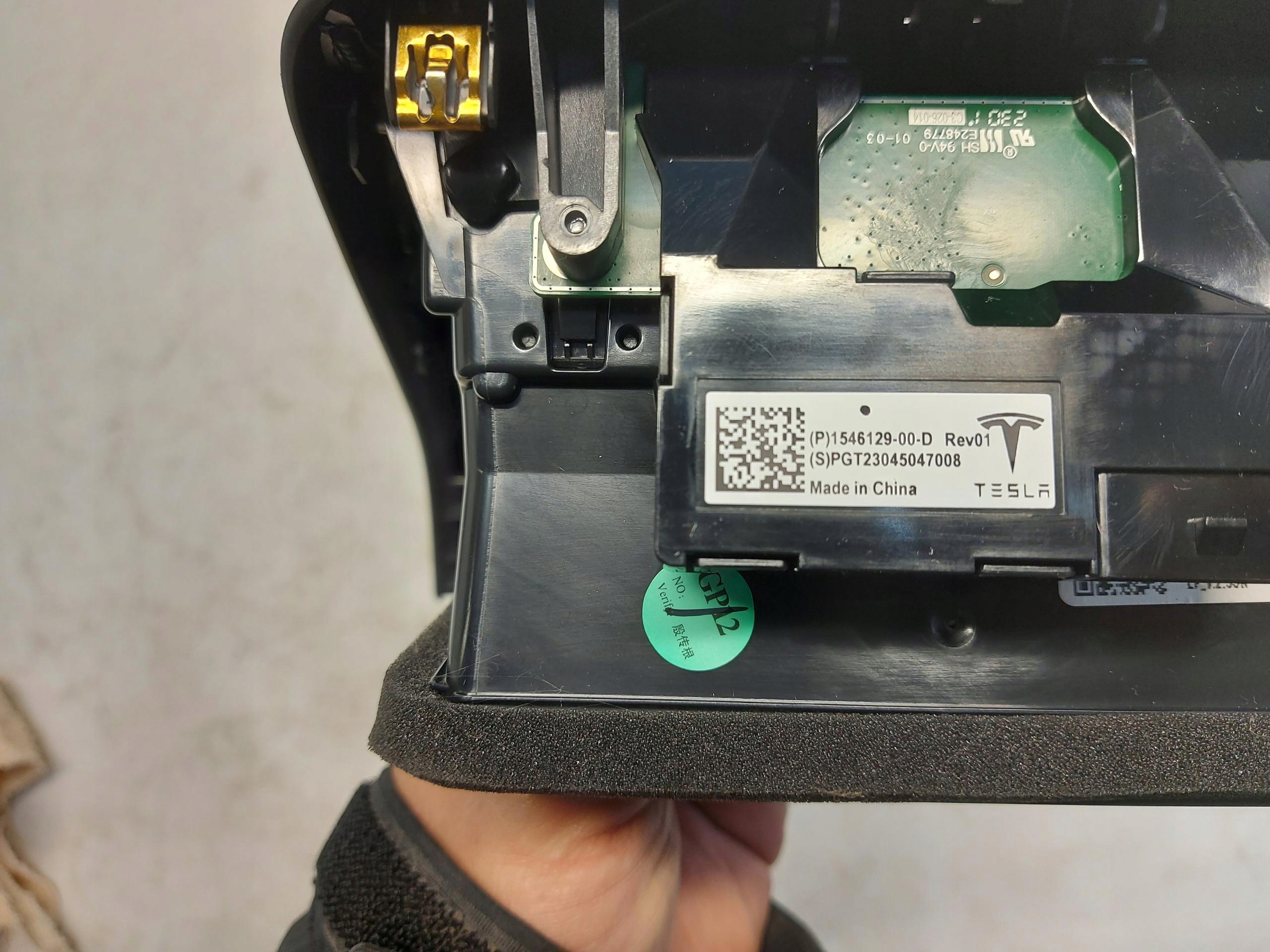 TESLA MODEL Y 2023r grid air conditioning devices tunel rear part adapter USB 1546129-00-D