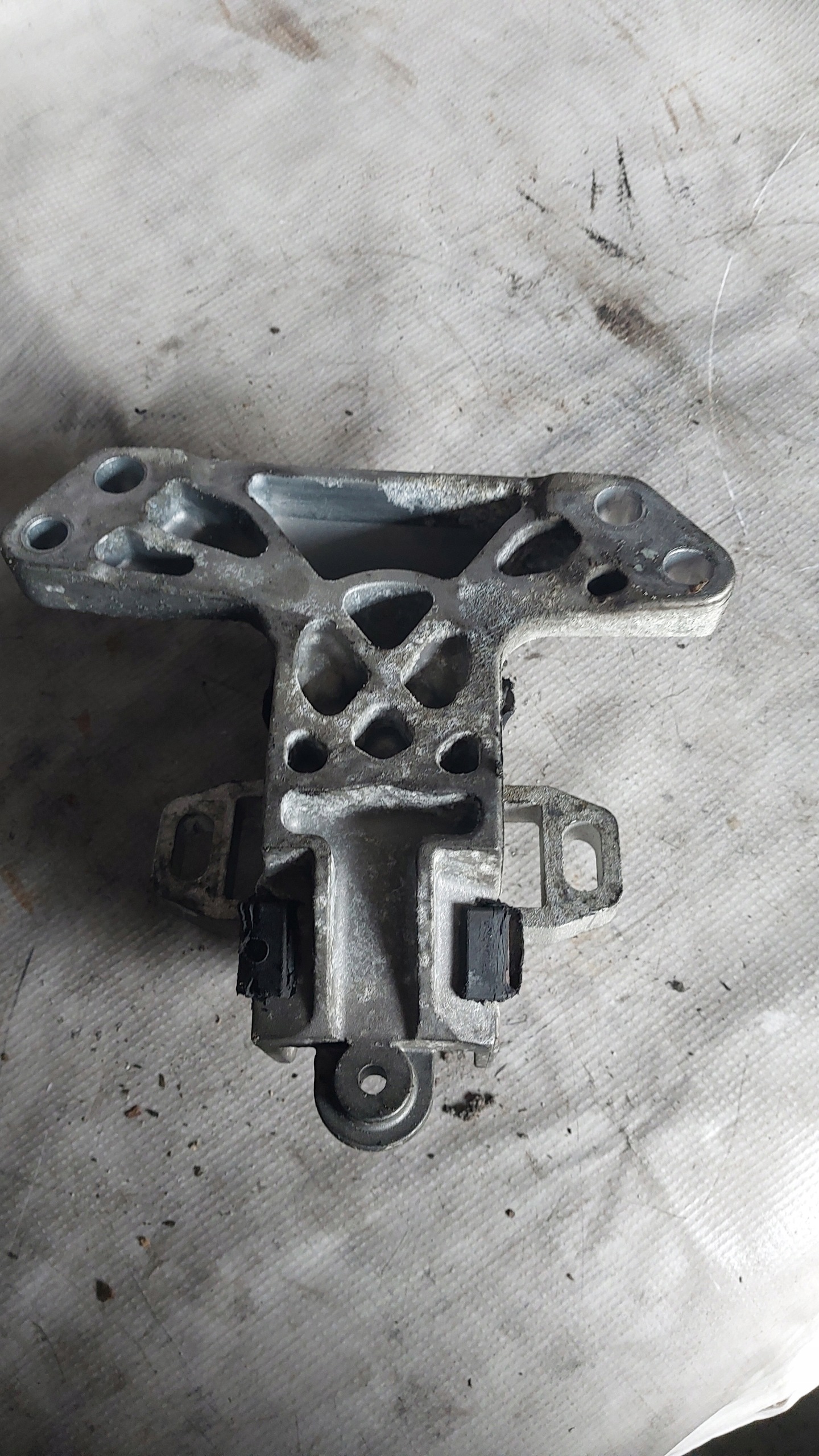 Peugeot 508 and 09-18 R. 1.6 thp holder engine mount gearboxes