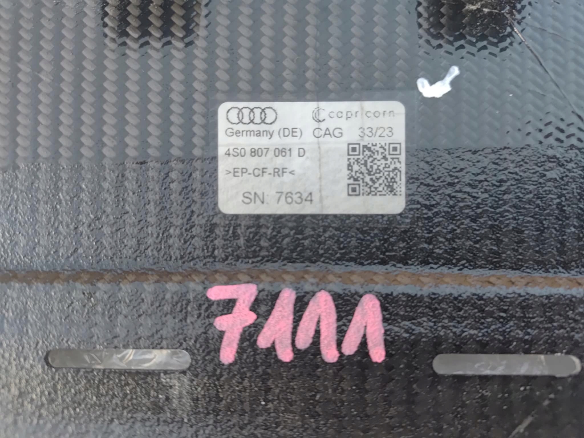 Audi R8 4S молдинг докладка решетка радиатора спойлер Carbon oe 7111