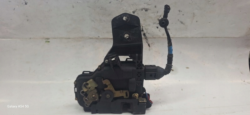 lock door left front VW PASSAT B5 3B1637015A