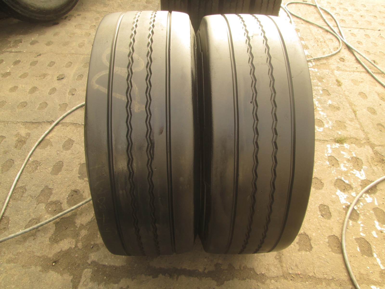 385 / 65R22.5 Continental HT3 HYBRID 2.шт напівпричіп