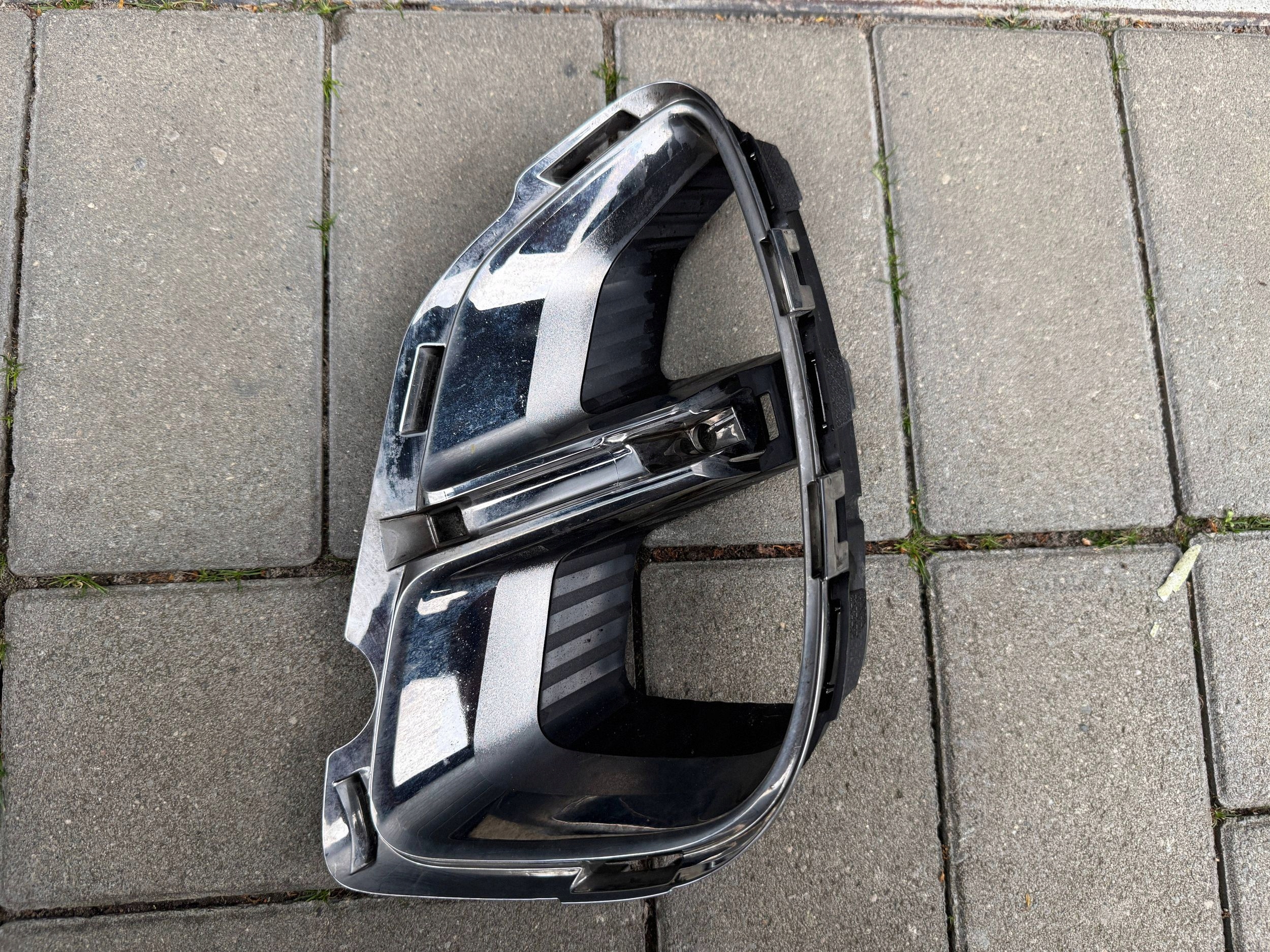 Renault Captur 2 II 261A21107R 20- right front front