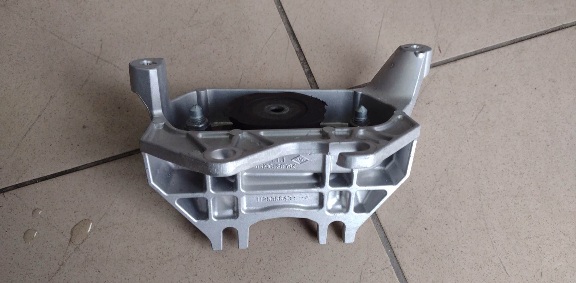holder gearbox mounting SANDERO III 1.0 112535643R