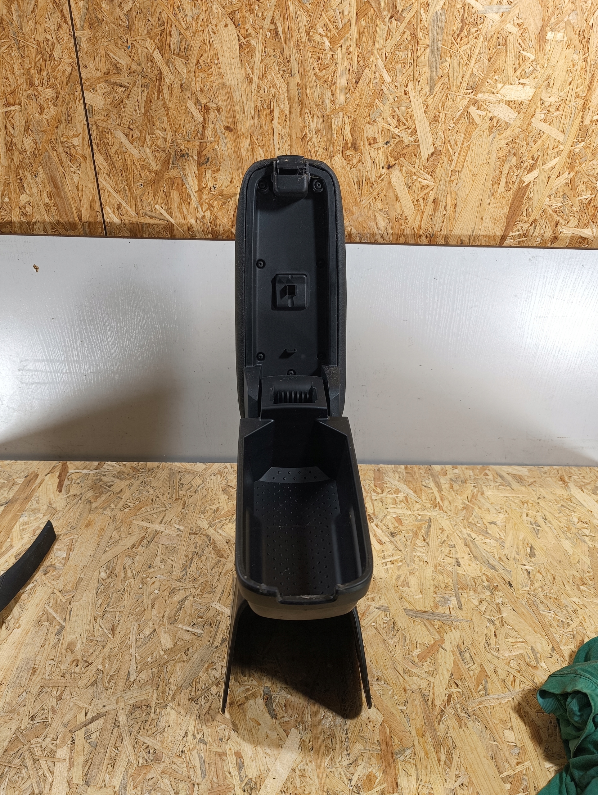 armrest CITROEN C3 III 1615052780