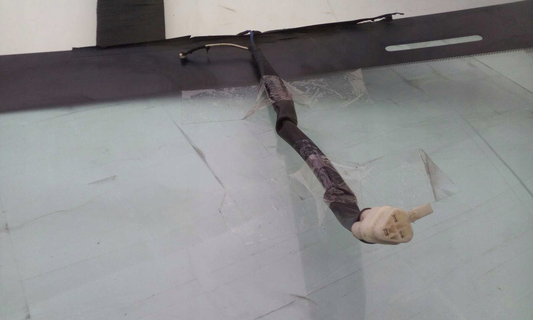 SZYBA CZOŁOWA LEXUS RX300/400H 2003-2009 SENSOR Producent części Fuyao