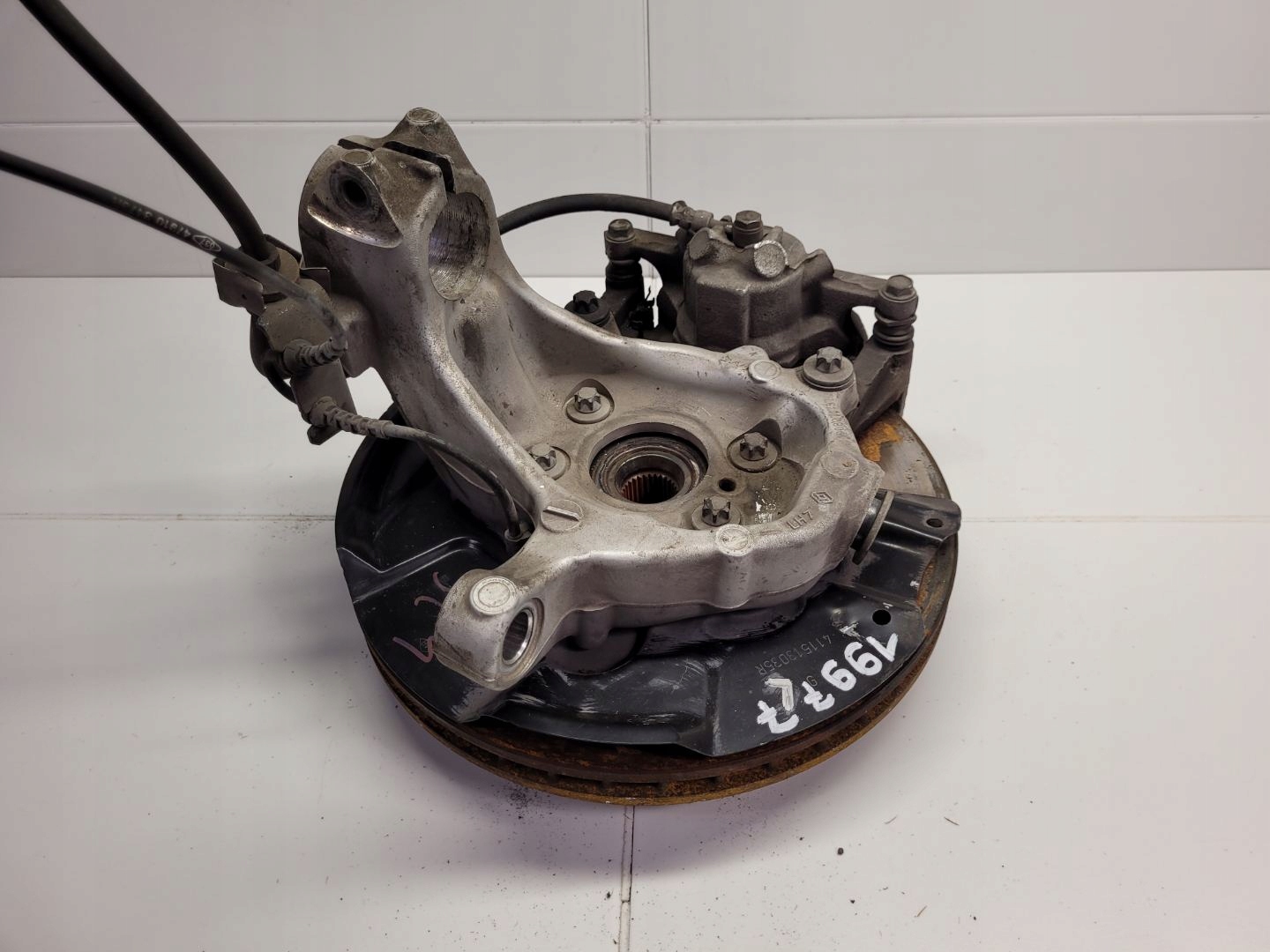 otoč čepu předek levá strana Renault Scenic 4 2019 411513035R