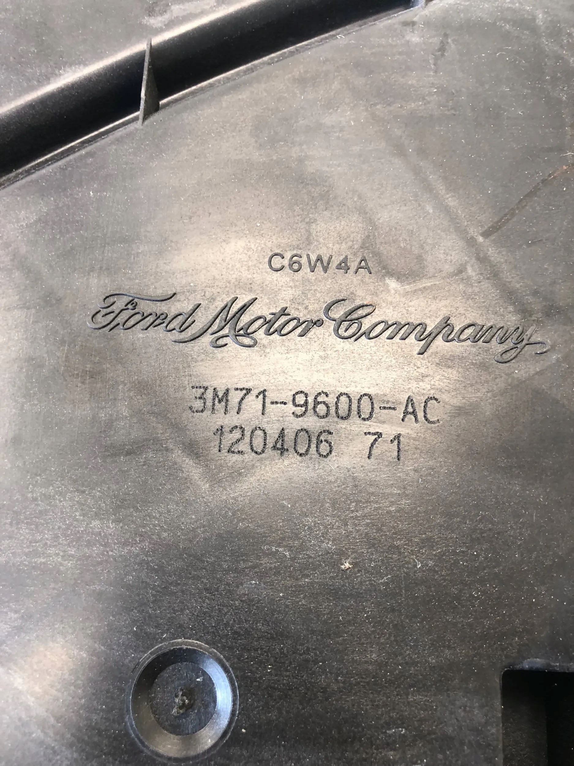 крышка защита Двигателя mazda 2 DY 3M71-9600-AC