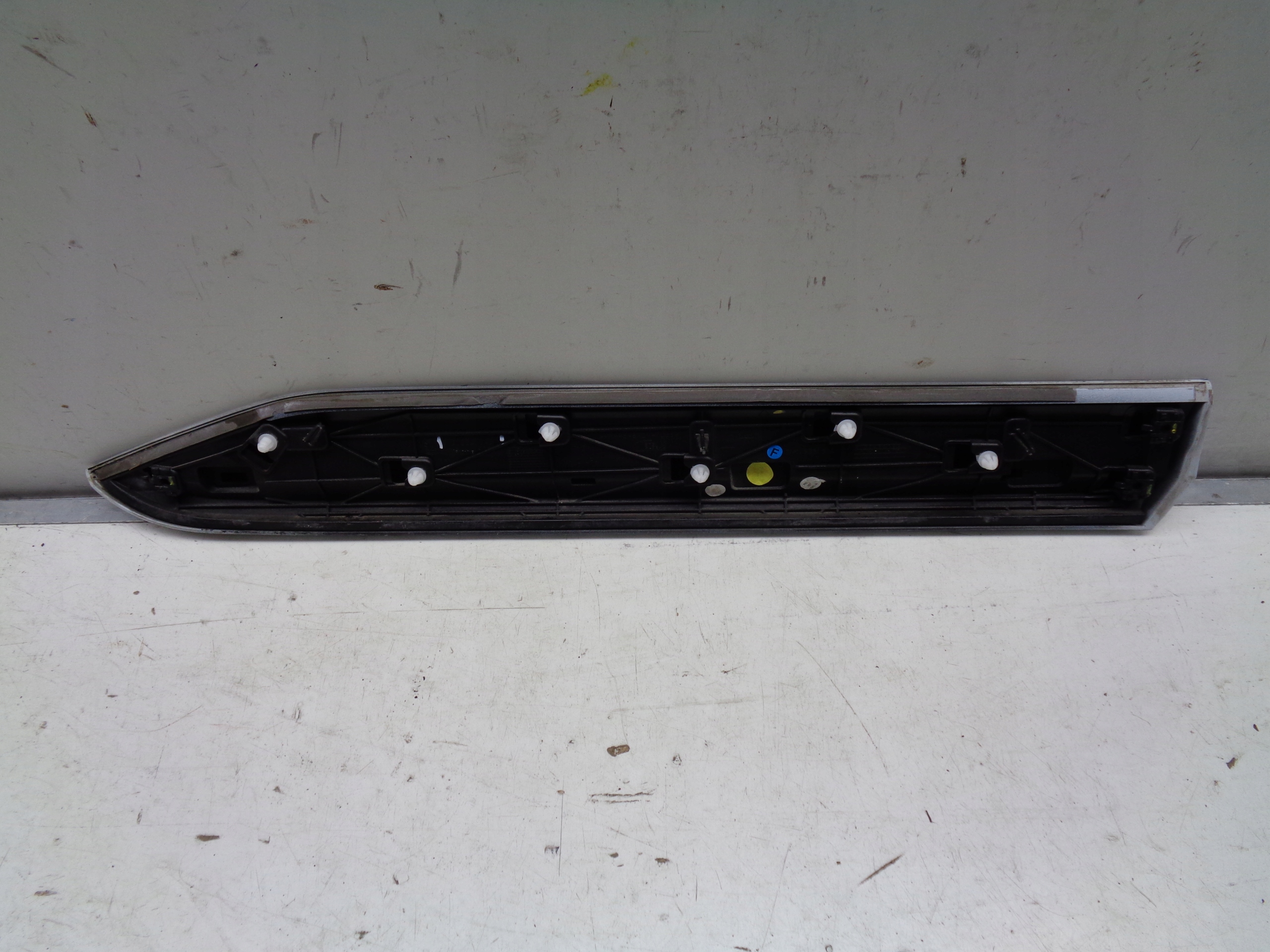 moulding door left rear SKODA SUPERB III 3V 15