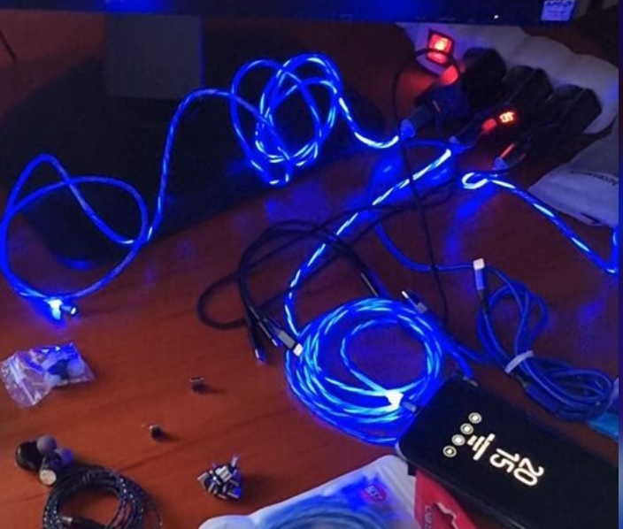 KABEL MAGNETYCZNY LED ŁADOWANIE MAGNETYCZNE ~2m - NOWE BEZ DEFEKTÓW Kod producenta 61LMPO3XCS