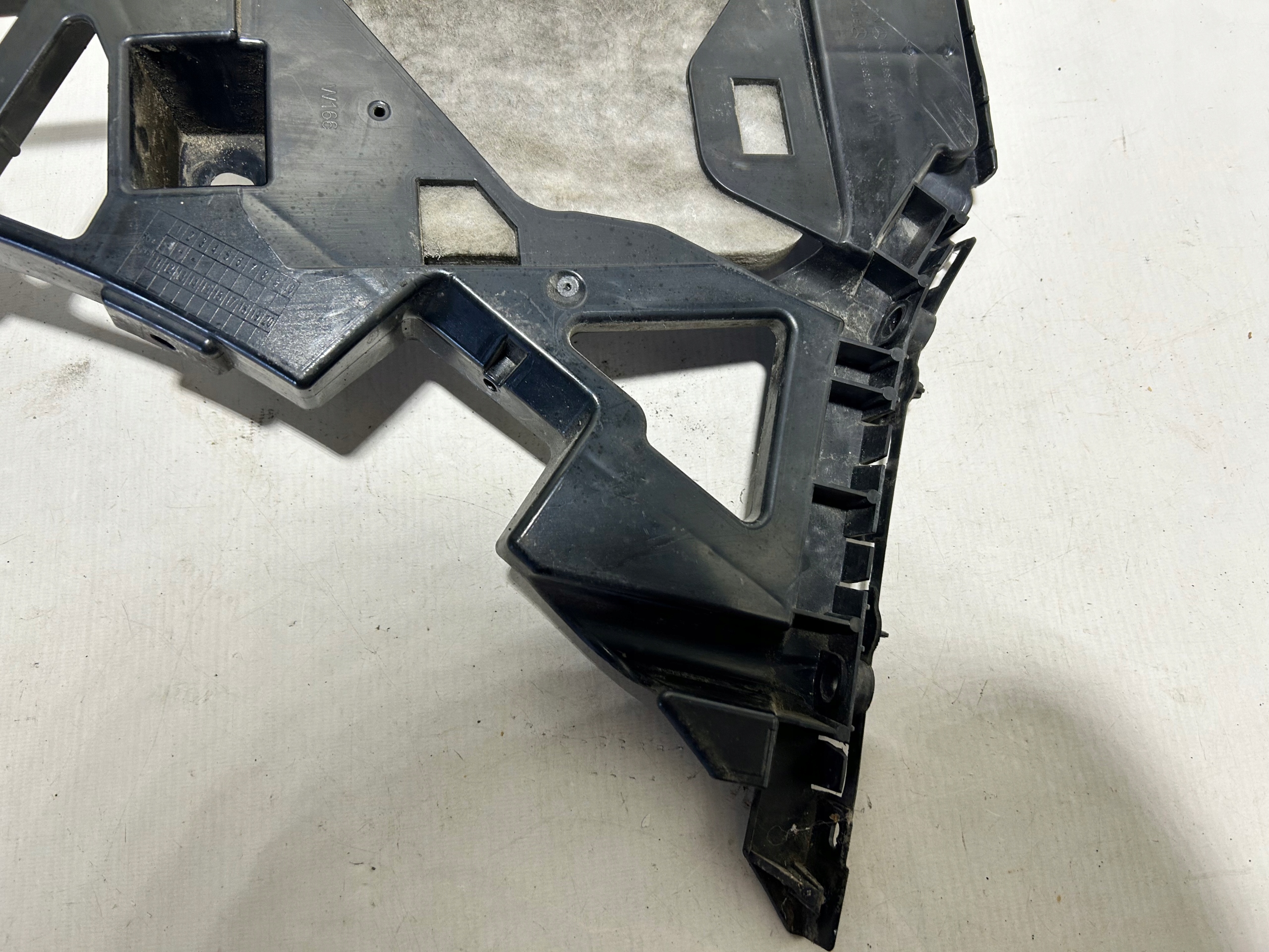 bumper bracket MERCEDES ML W166 right rear part 1668851221