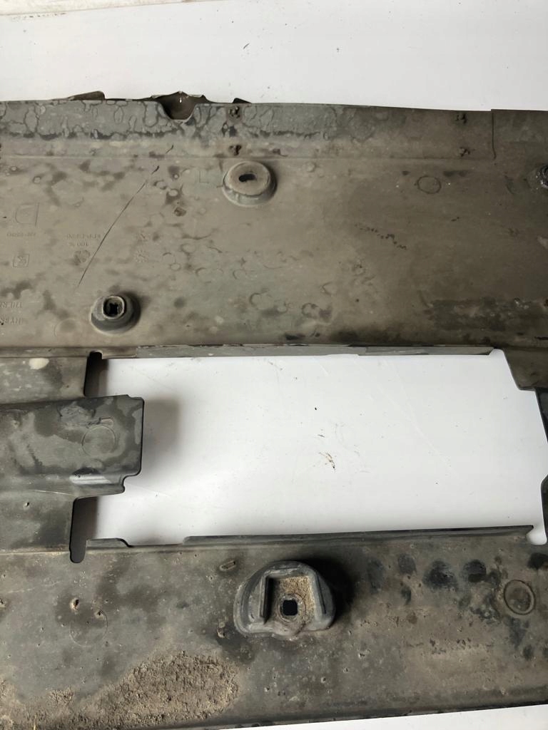 Blende Abdeckung Unterfahrschutz DS5 rechts #4