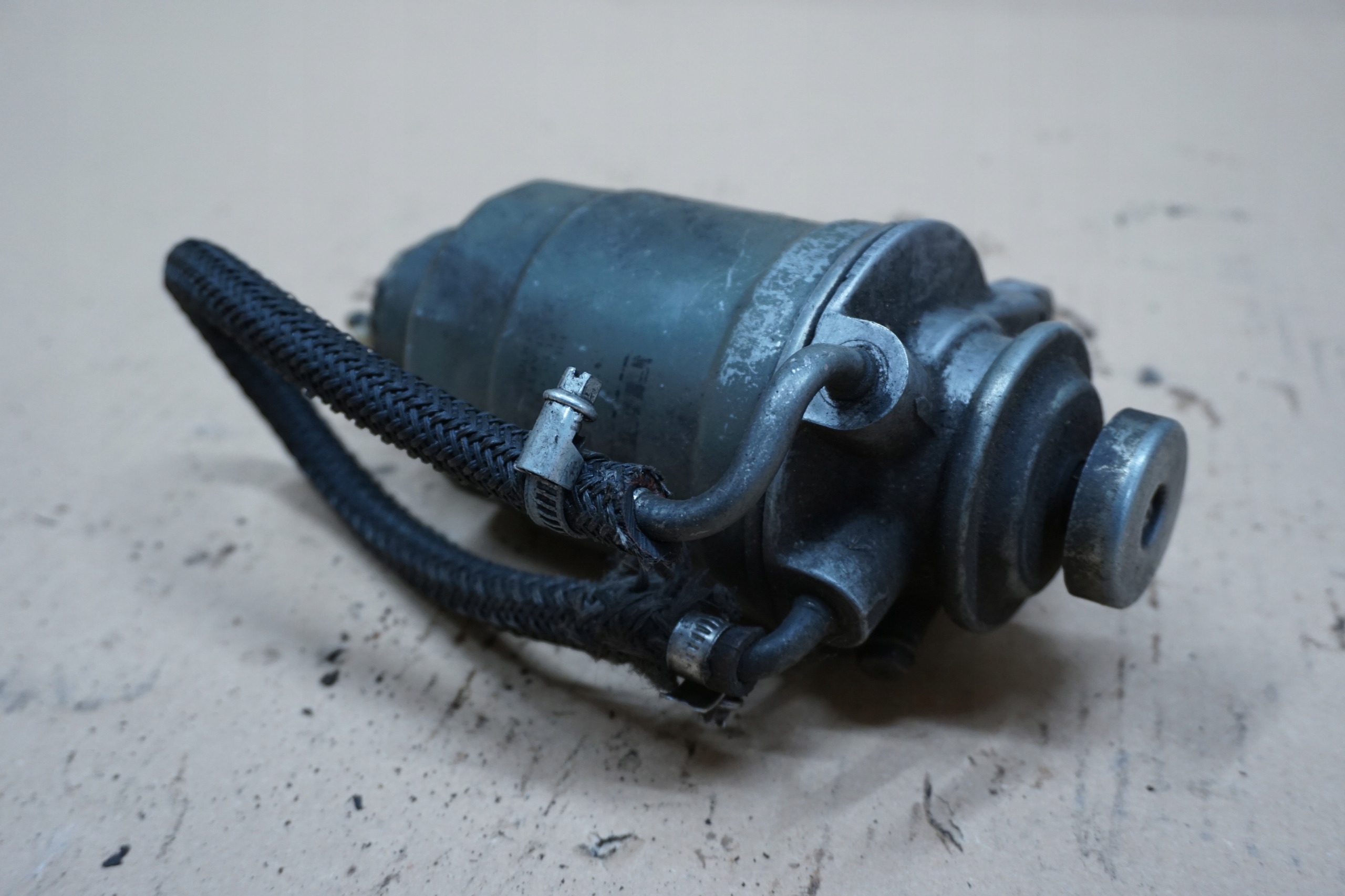 PAJERO I PODSTAWA OBUDOWA FILTR PALIWA 2,5 TD 89r