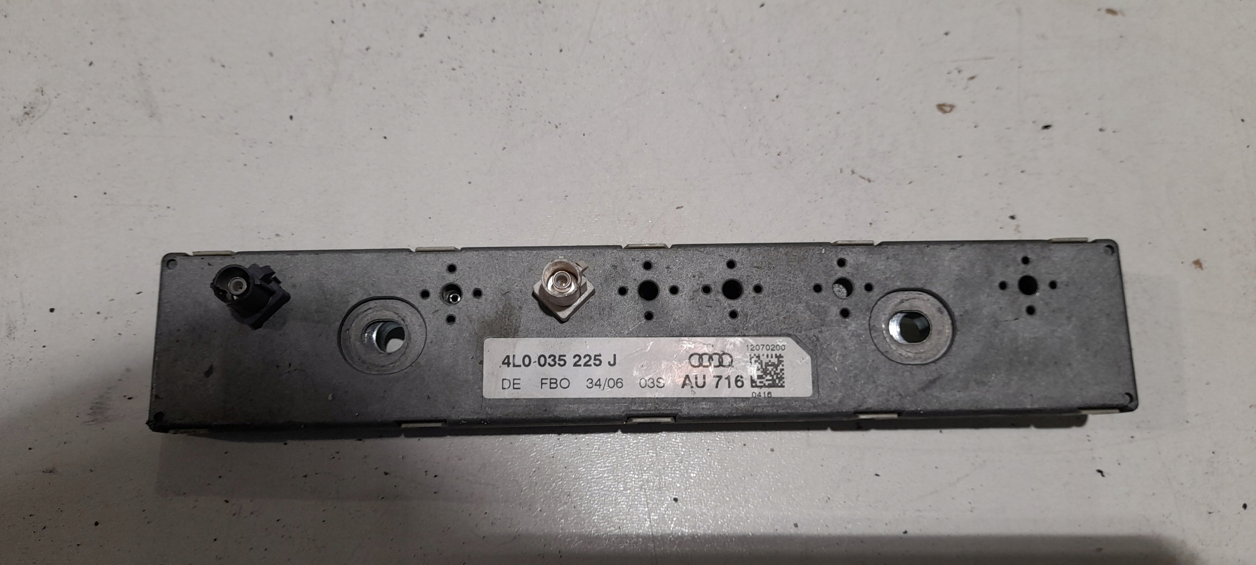 AUDI Q7 antenna amplifier 4L0035225F