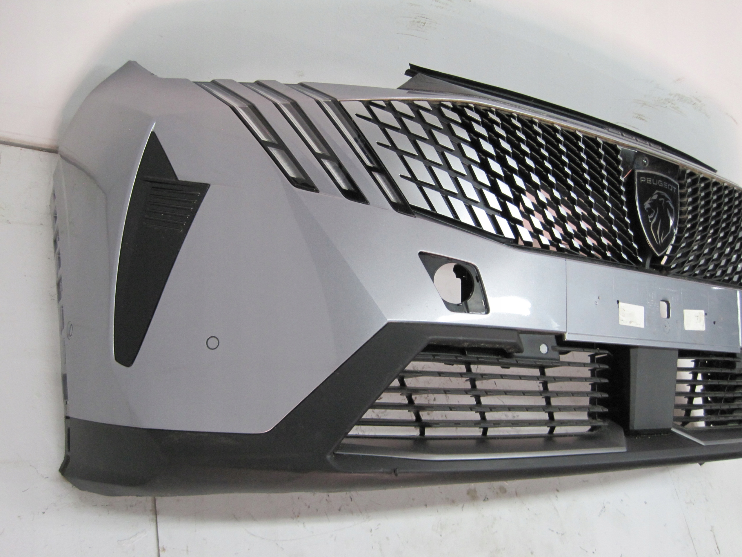bumper front PEUGEOT 3008 23R KAMERA 6 PDC front