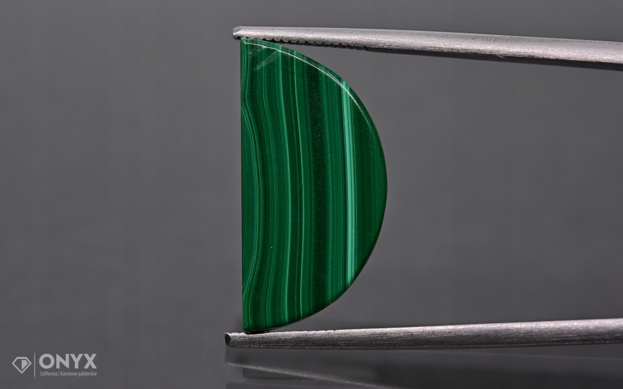 Malachit mělký půlkruh 20,5x10 mm