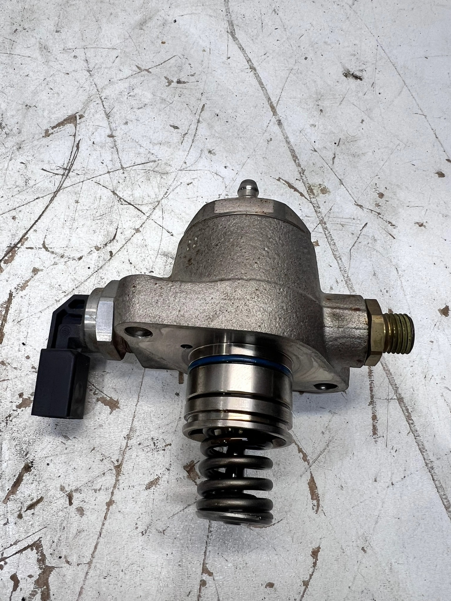 feed pump AUDI A4 B8 A5 A6 C7 2.0 TFSI 06L127027B