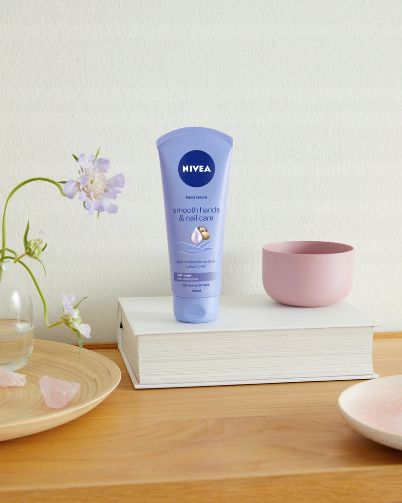 NIVEA KREM DO RĄK GŁADKIE DŁONIE I OCHRONA PAZNOKCI 100 ml Opakowanie tubka