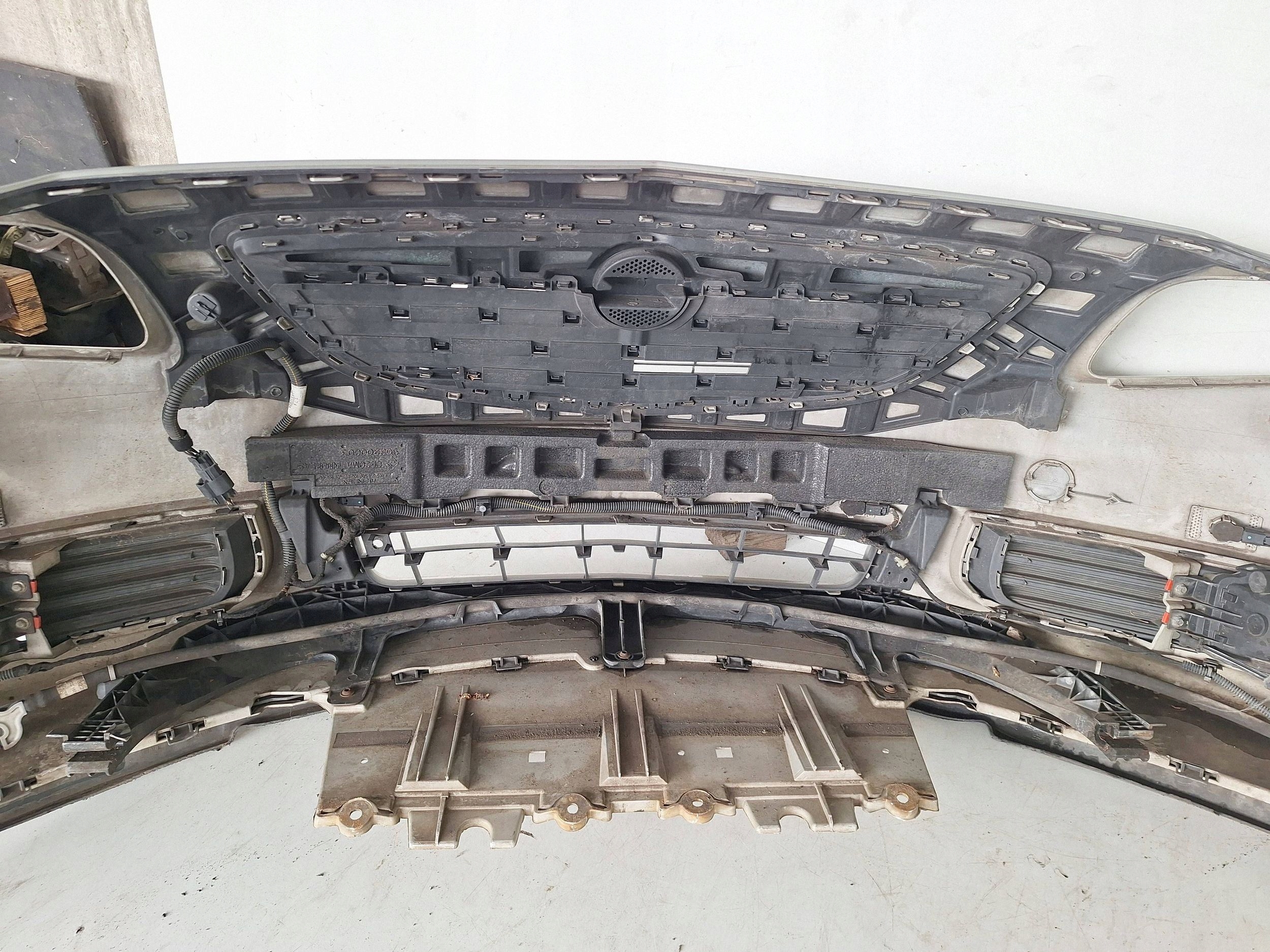 OPEL INSIGNIA A 08-13 bumper + XENON + PDC 13288286
