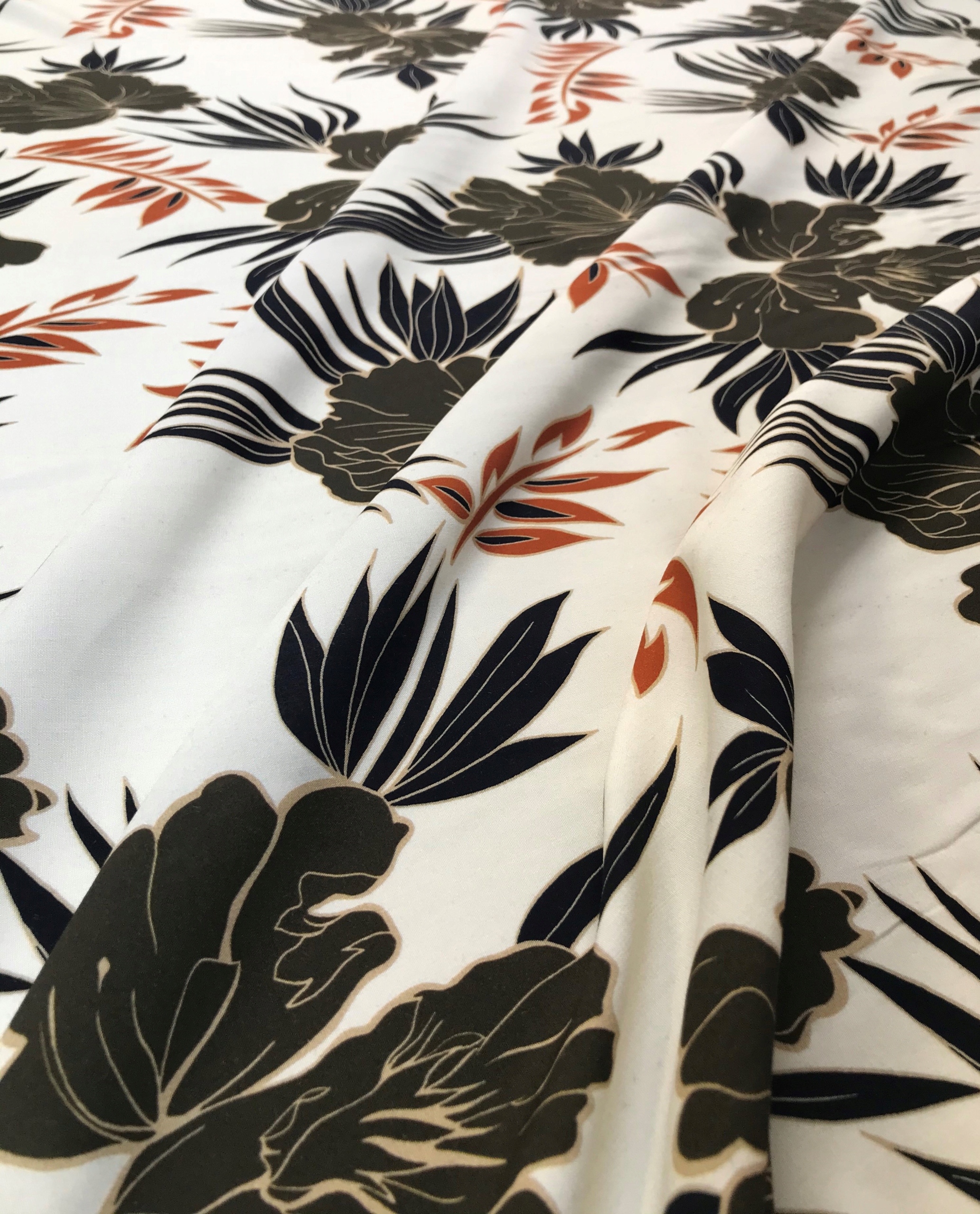 TKANINA WISKOZA MOTYW KWIATOWY MATERIAŁ SUKIENKA