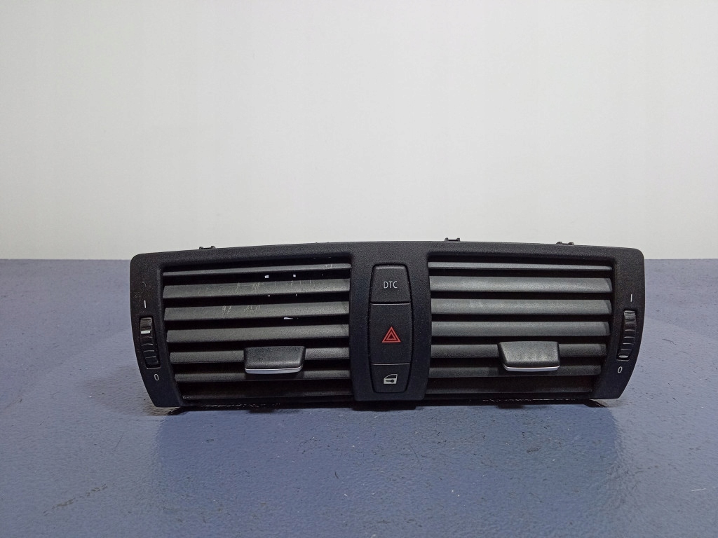 BMW 1 E81 E87 KRATKA NAWIEWU ŚRODKOWA 7059189