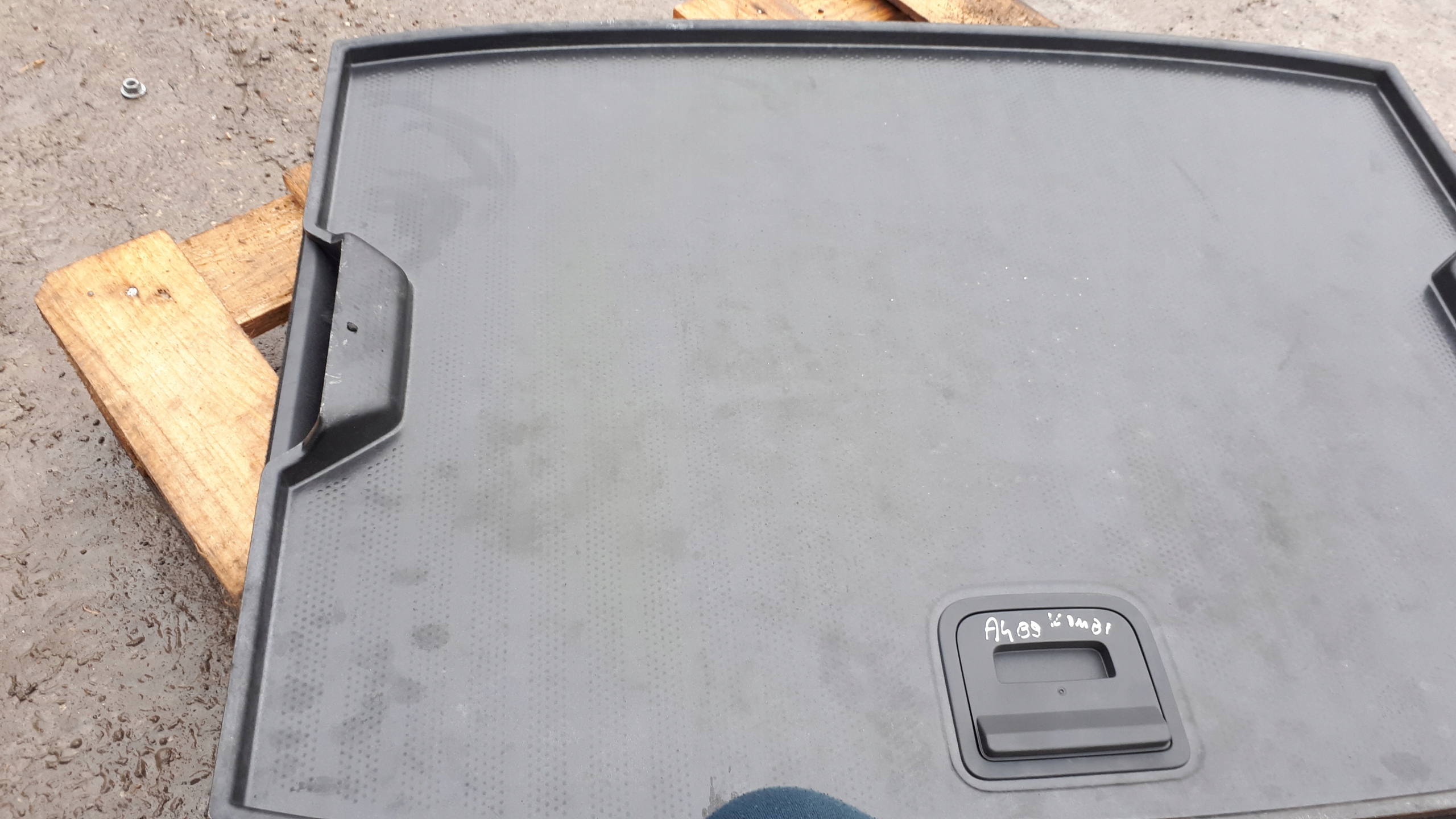 A4 B9 8W MATA mats boot KOMBI AVANT