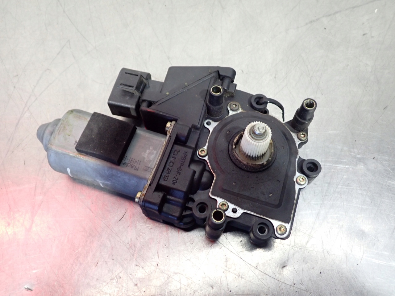 motor SZYB bal far AUDI A8 D2 2.5