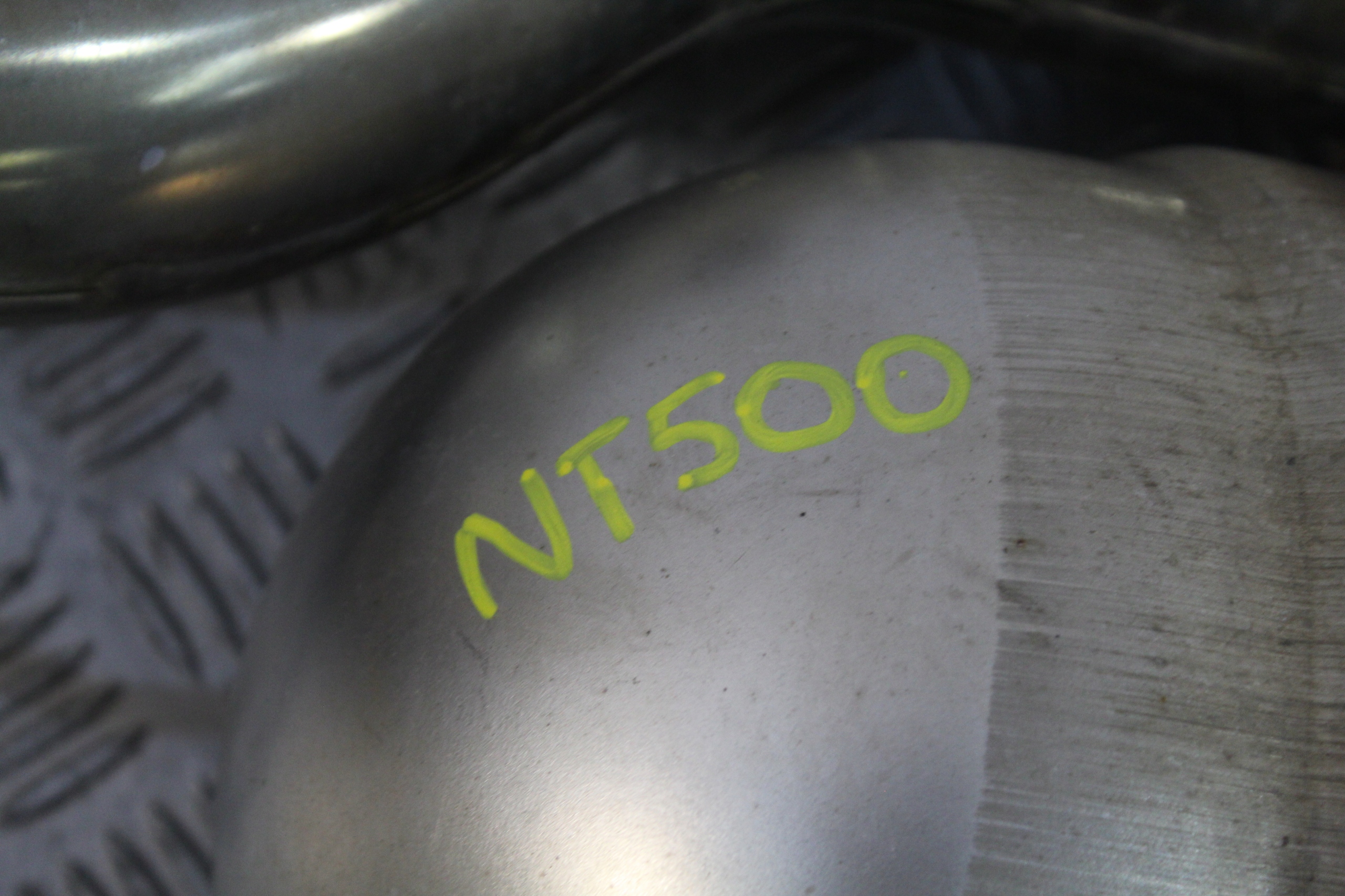 catalyst exhaust pipe NISSAN NT500