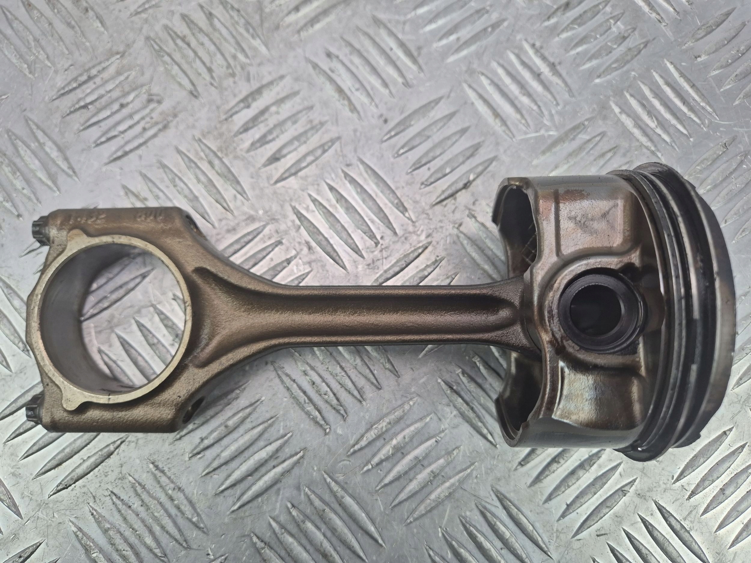 piston with connecting rod BMW 5 E60 E61 525i 84L59 M54B25