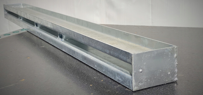 BELKA PROSTUJĄCA do płyt szalunków. 120cm Materiał metalowe