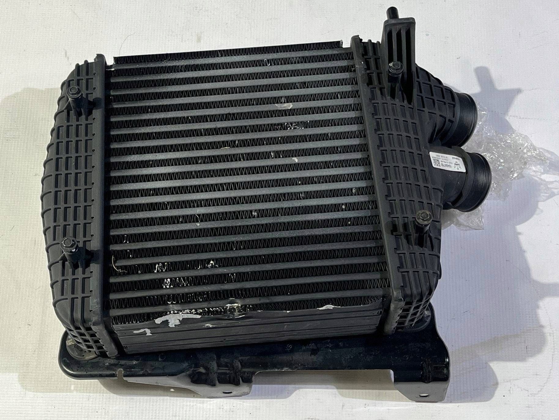 intercooler radiator air holder left Maserati Levante 3.0 v6
